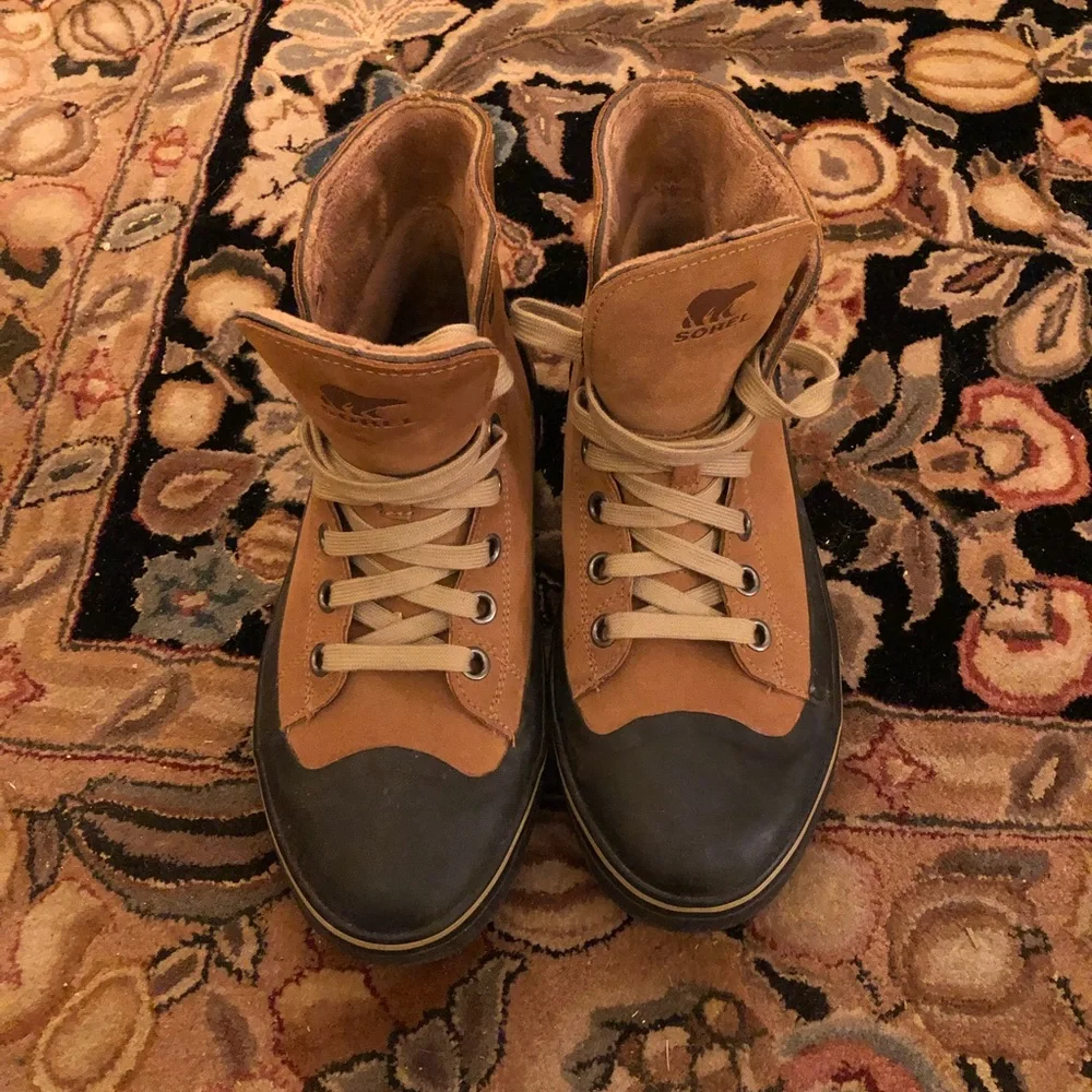 Never worn Sorel shearling boots